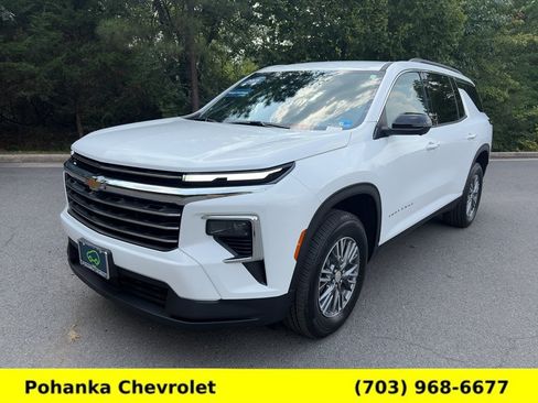 Certified 2025 Chevrolet Traverse LT w/ Driver Confidence Package AWD/4WD image 3