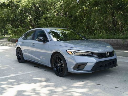 Used 2023 Honda Civic Sport image 2