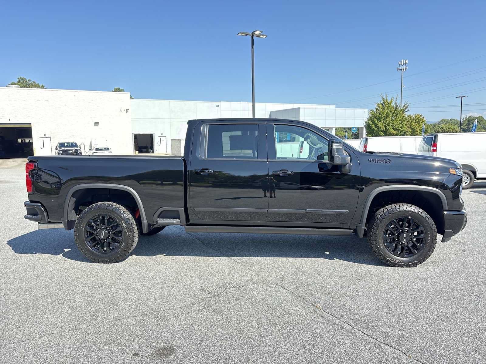New 2026 Chevrolet Silverado 2500 High Country w/ Midnight Edition AWD/4WD image 5