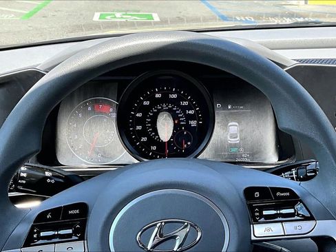 Certified 2023 Hyundai Elantra SE FWD image 13