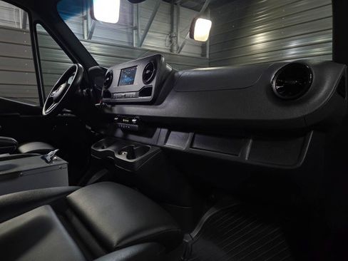 Used 2023 Mercedes-Benz Sprinter 2500 image 14