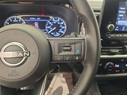 Used 2025 Nissan Pathfinder SV AWD/4WD image 34