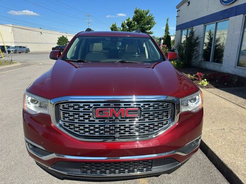 Used 2018 GMC Acadia Denali w/ Technology Package FWD image 10