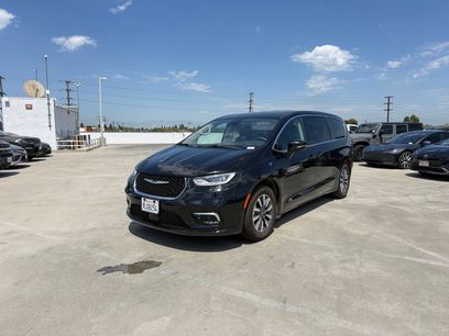 Used 2024 Chrysler Pacifica Limited
