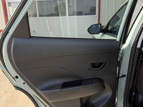 Used 2025 Hyundai Kona SEL AWD/4WD image 17