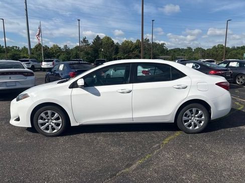Used 2019 Toyota Corolla LE FWD image 2