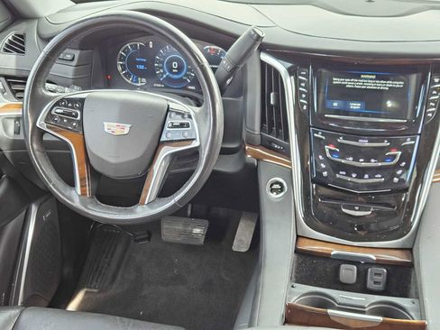 Used 2020 Cadillac Escalade Premium Luxury image 27
