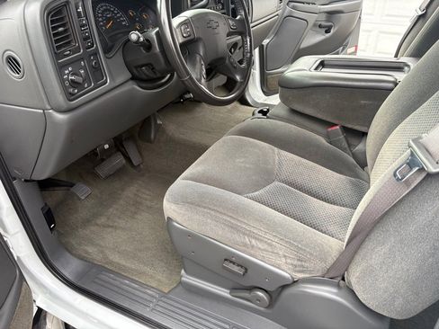 Used 2005 Chevrolet Silverado 2500 LS w/ Heavy-Duty Power Package image 18