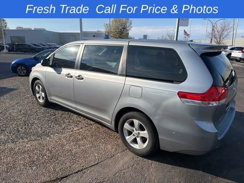Used 2011 Toyota Sienna image 4