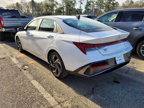 Used 2025 Hyundai Elantra SEL image 8