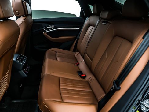 Used 2022 Audi e-tron Premium image 8