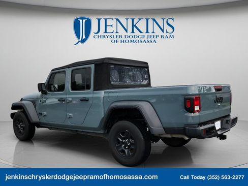 Used 2024 Jeep Gladiator Sport AWD/4WD image 8