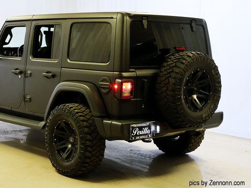 Used 2019 Jeep Wrangler Unlimited Sahara w/ Uconnect 4C Nav & Sound Group AWD/4WD image 8