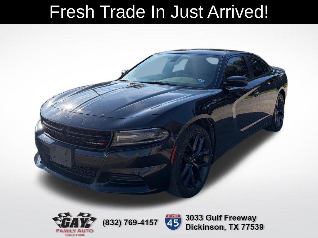 Used 2019 Dodge Charger SXT w/ Blacktop Package RWD image 3
