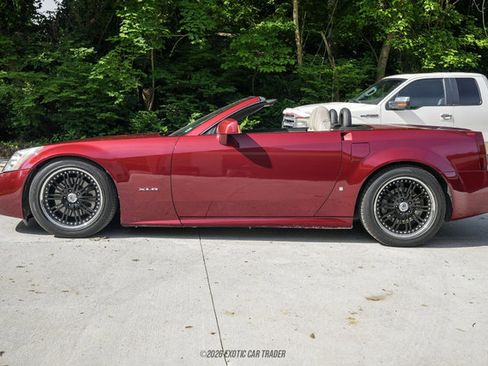 Used 2006 Cadillac XLR RWD image 3