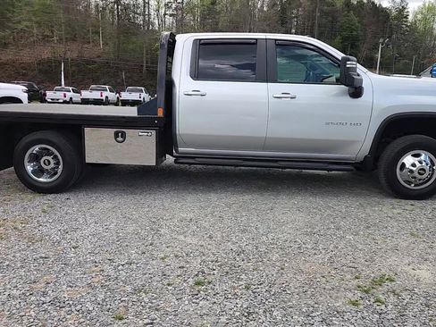 Used 2022 Chevrolet Silverado 3500 LT w/ Convenience Package AWD/4WD image 17