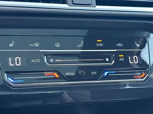 New 2026 Volkswagen Taos SE image 20