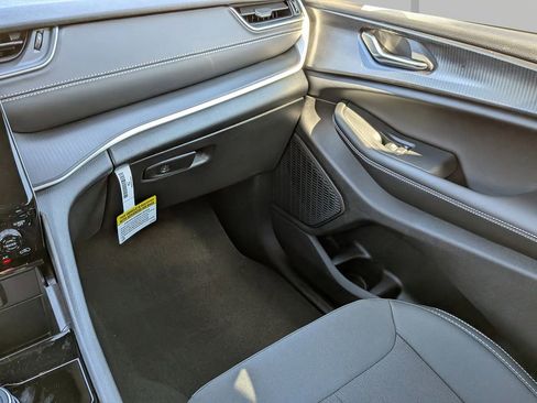 New 2026 Jeep Grand Cherokee Laredo image 16