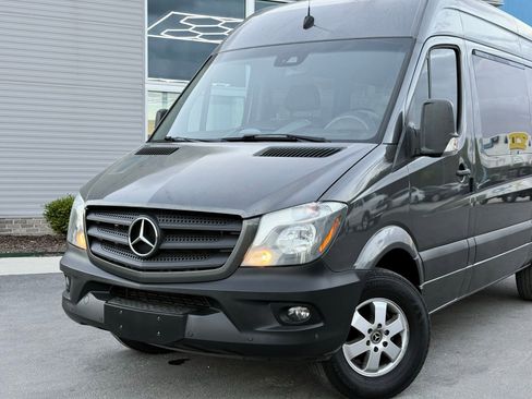 Used 2018 Mercedes-Benz Sprinter 2500 image 3