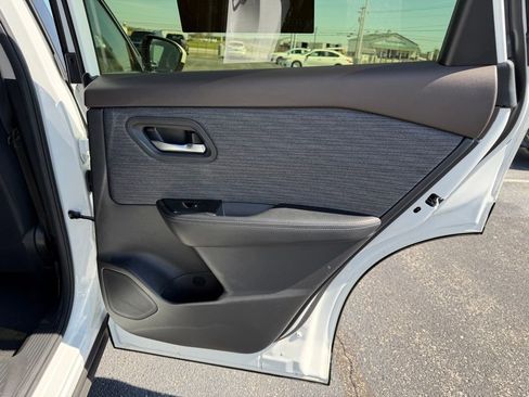 Used 2023 Nissan Rogue SV image 19