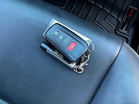 Used 2020 Toyota RAV4 XSE image 10