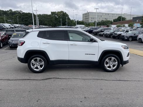 Used 2024 Jeep Compass Latitude AWD/4WD image 7
