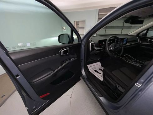 Used 2025 Kia Sorento LX FWD image 11
