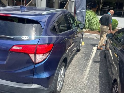 Used 2016 Honda HR-V EX-L image 2