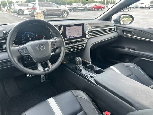 Used 2025 Toyota Camry SE FWD image 28