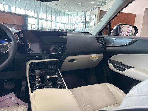 New 2026 Lexus NX 350 350h Luxury image 18