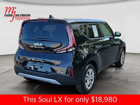 Used 2025 Kia Soul LX FWD image 9