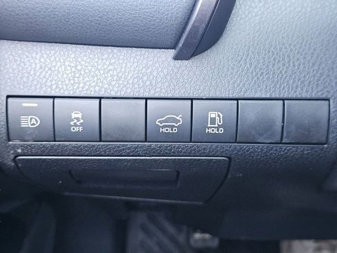 Used 2019 Toyota Camry LE image 14