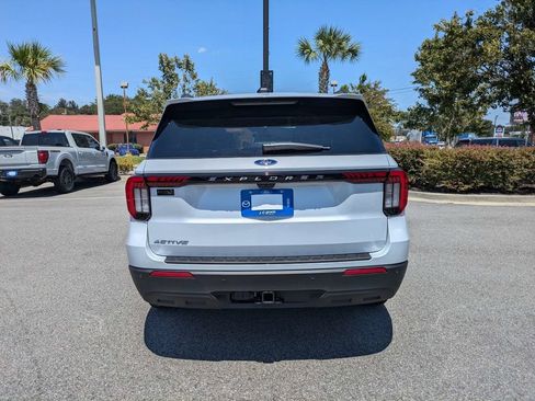 New 2026 Ford Explorer Active RWD image 5