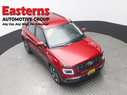 Used 2025 Hyundai Venue Limited image 3