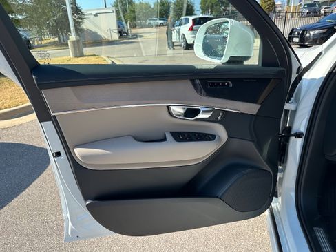 New 2026 Volvo XC90 T8 Plus image 17