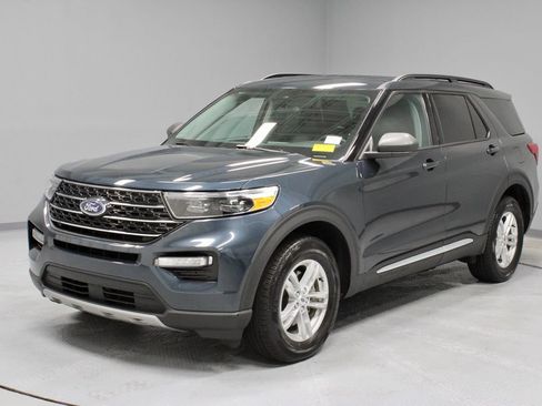 Used 2024 Ford Explorer XLT w/ Equipment Group 202A AWD/4WD image 7
