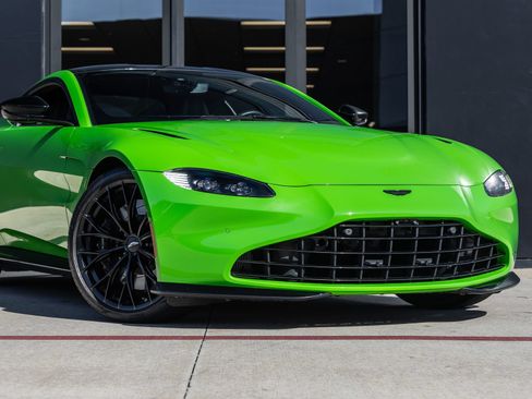 Used 2022 Aston Martin V8 Vantage Coupe RWD image 5