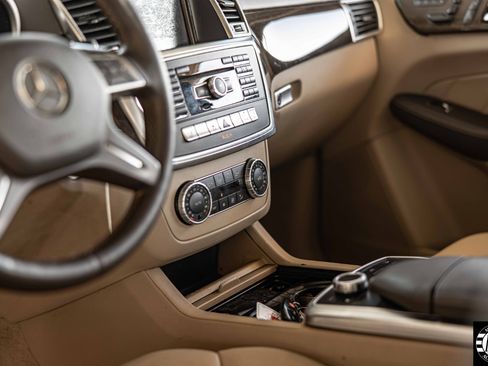 Used 2016 Mercedes-Benz GL 450 4MATIC w/ Premium I Package image 22