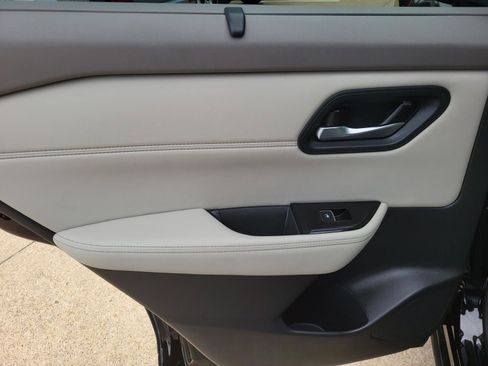 Used 2023 Nissan Rogue SL w/ SL Premium Package FWD image 14