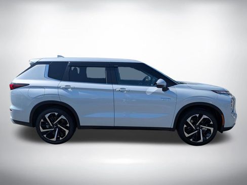 New 2025 Mitsubishi Outlander SE AWD/4WD image 2