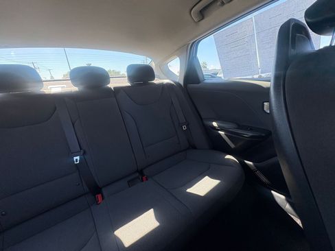 Used 2025 Kia K4 LXS image 37