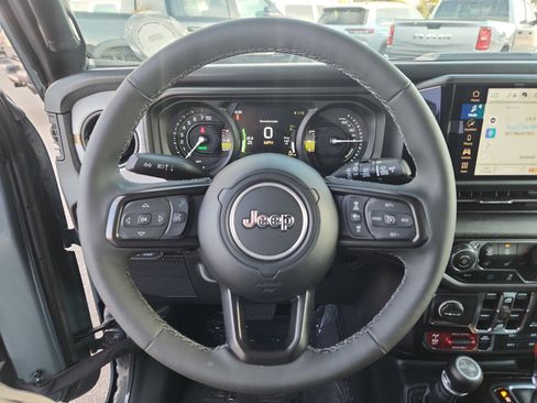 Used 2025 Jeep Wrangler Willys image 10