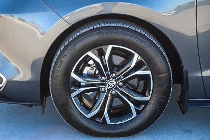 Used 2025 Toyota Sienna Platinum AWD/4WD image 10