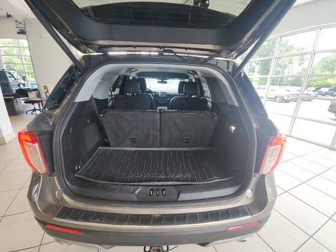 Used 2021 Ford Explorer Limited w/ Equipment Group 301A AWD/4WD image 44