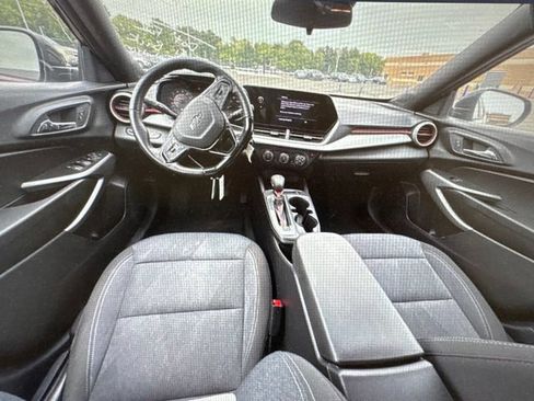 Used 2024 Chevrolet Trax RS FWD image 11