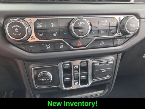 Certified 2025 Jeep Gladiator Sport AWD/4WD image 26