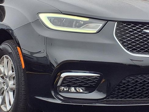 Used 2024 Chrysler Pacifica Touring-L image 26