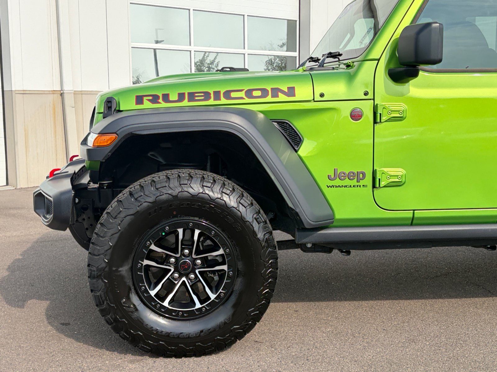 Used 2025 Jeep Wrangler Unlimited Rubicon w/ XTREMEE 35" Tire Package AWD/4WD image 10