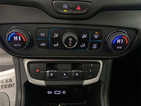 Used 2024 GMC Terrain SLE w/ Driver Convenience Package image 18