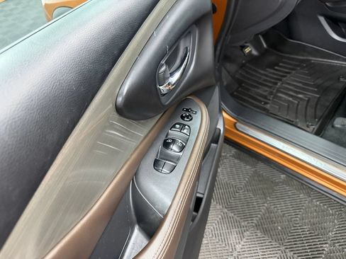 Used 2016 Nissan Murano Platinum w/ Platinum Technology Package FWD image 12